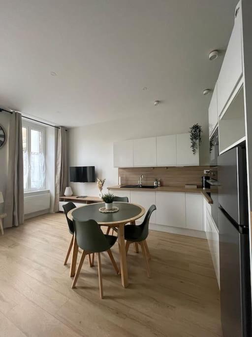 Joli Appartement Avec Parking - Proche Centre Ville Chartres Ngoại thất bức ảnh