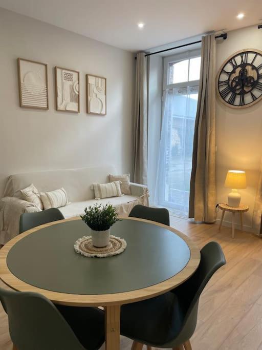 Joli Appartement Avec Parking - Proche Centre Ville Chartres Ngoại thất bức ảnh