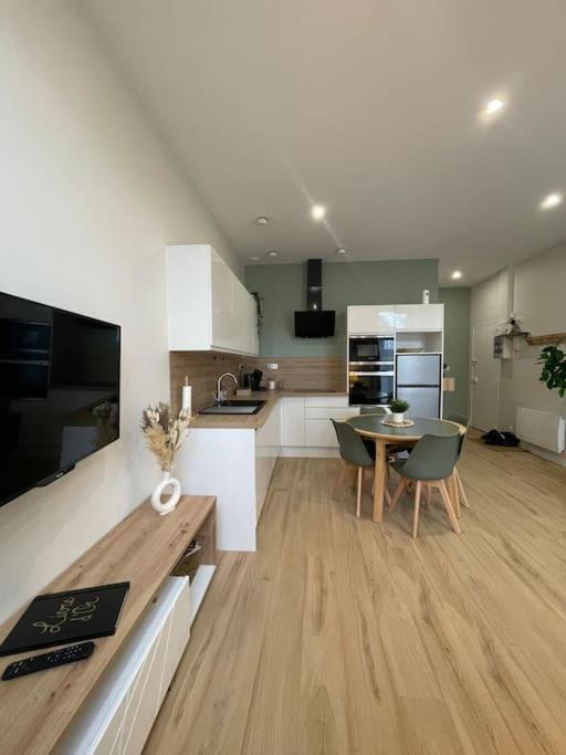 Joli Appartement Avec Parking - Proche Centre Ville Chartres Ngoại thất bức ảnh