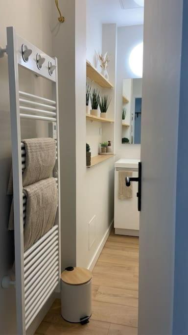 Joli Appartement Avec Parking - Proche Centre Ville Chartres Ngoại thất bức ảnh