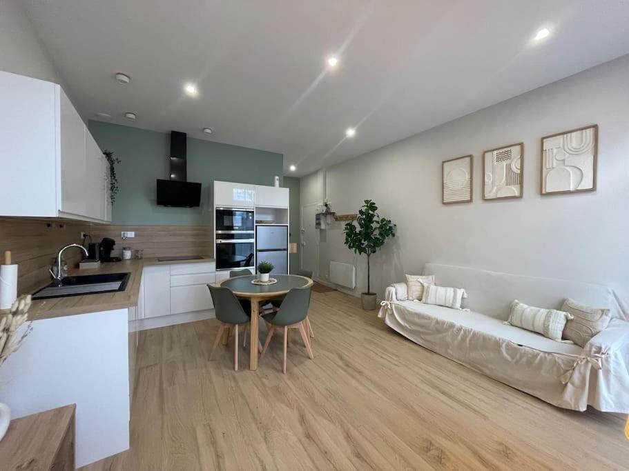 Joli Appartement Avec Parking - Proche Centre Ville Chartres Ngoại thất bức ảnh